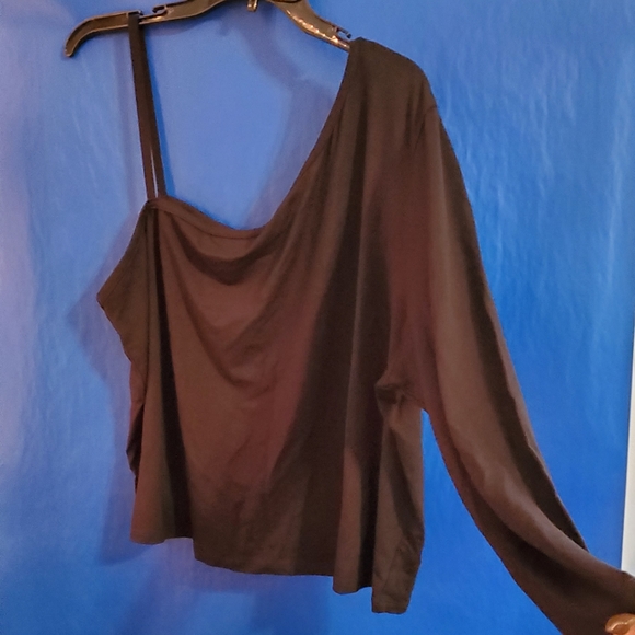 Black One Sleeve/One Strap Top - Picture 3 of 4